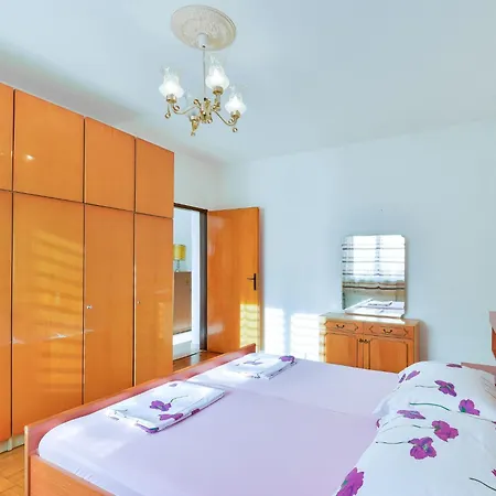 Apartman Basic Mario By Interhome Vir