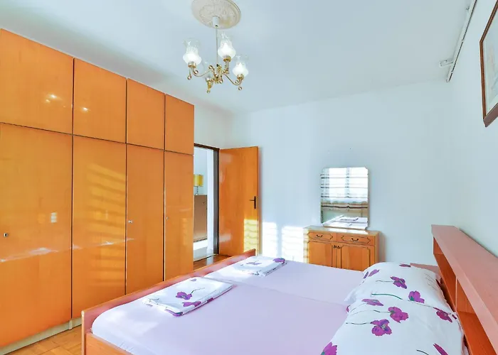 Apartman Basic Mario By Interhome Vir