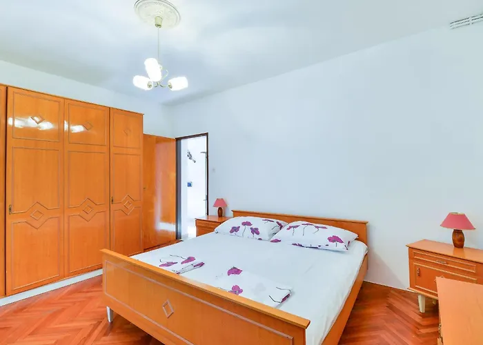 Apartman Basic Mario By Interhome Vir